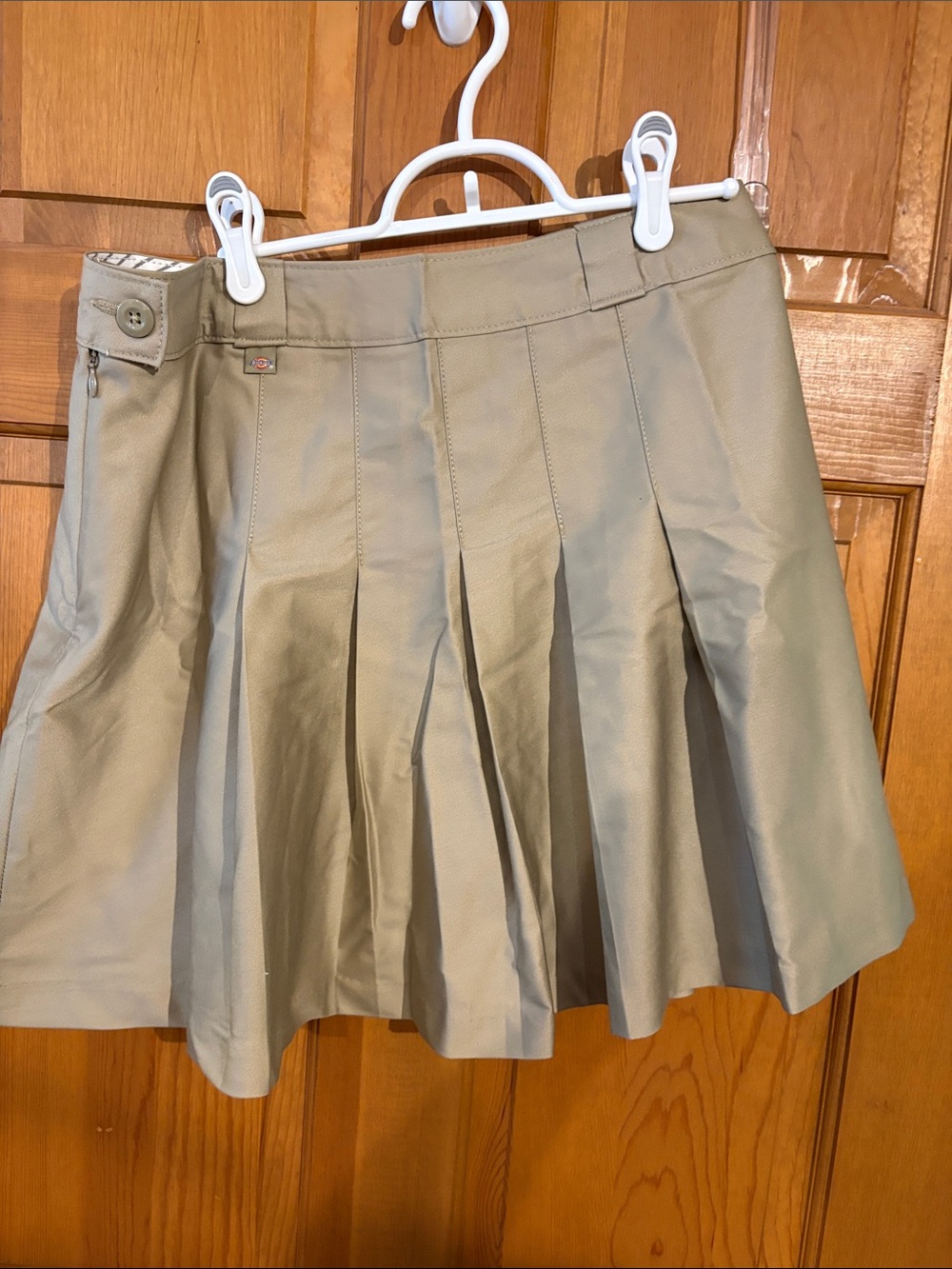 Dickies pleated size large Mini Skirt in Khaki brand new with tags